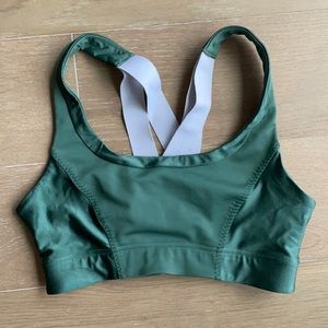 GORGEOUS REFLECTIVE EMRALD GREEN SPORTS BRA